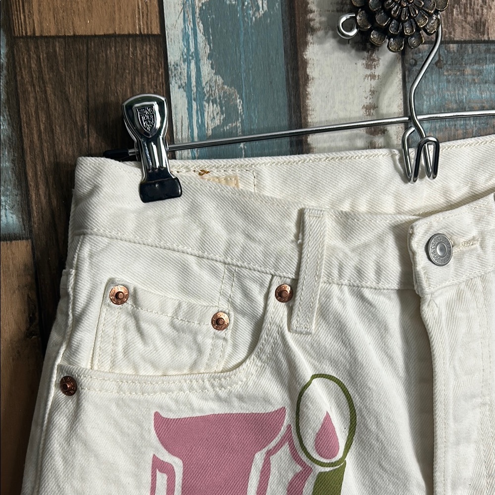 Levi’s 501 24 Stylish Cream Shorts with love design - Picture 9 of 16